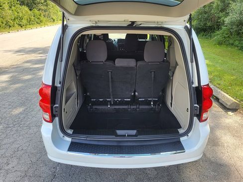 Used 2018 Dodge Grand Caravan SE image 27