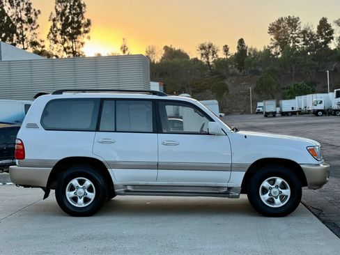 Used 2000 Toyota Land Cruiser w/ Convenience Pkg AWD/4WD image 10