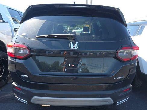 Used 2025 Honda Pilot Touring image 5