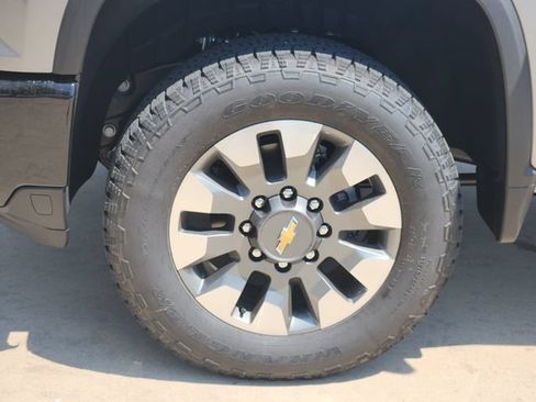 New 2026 Chevrolet Silverado 2500 Custom w/ Custom Value Package AWD/4WD image 17