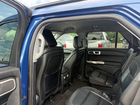 Used 2020 Ford Explorer XLT w/ Equipment Group 202A RWD image 12