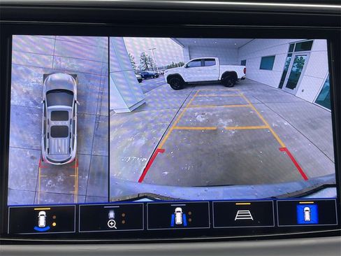 Used 2022 Buick Enclave Premium w/ Surround and Sites Package image 28