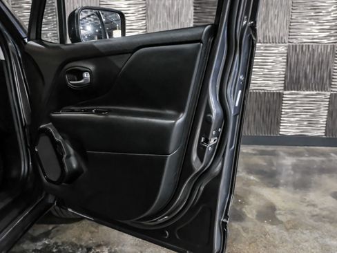 Used 2017 Jeep Renegade Altitude AWD/4WD image 40