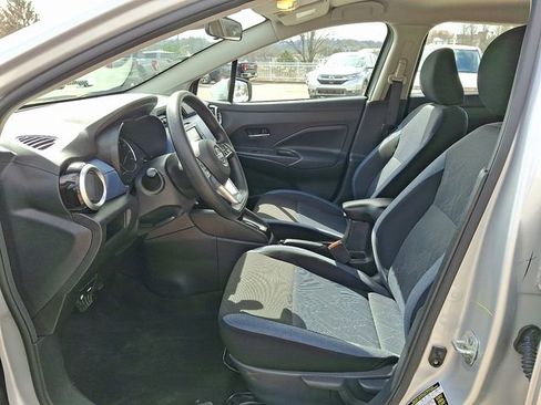 Used 2025 Nissan Versa SV image 14