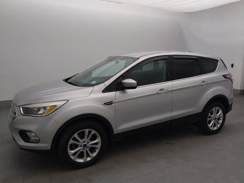 Used 2017 Ford Escape SE image 2