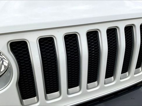 Used 2022 Jeep Wrangler Unlimited Sahara image 34