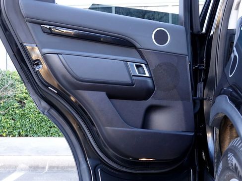 Used 2018 Land Rover Discovery SE image 38