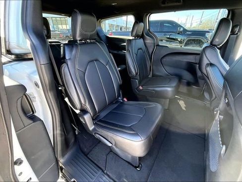New 2026 Chrysler Pacifica Select image 16