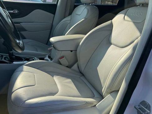 Used 2019 Jeep Cherokee Limited FWD image 10