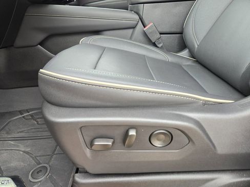 Used 2026 Chevrolet Tahoe Premier AWD/4WD image 19