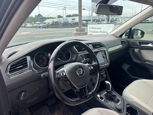 Used 2018 Volkswagen Tiguan SE AWD/4WD image 7