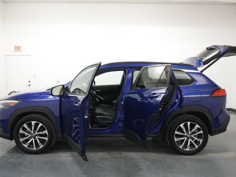 Used 2022 Toyota Corolla Cross XLE w/ Convenience Package AWD/4WD image 24