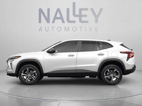 Used 2025 Chevrolet Trax RS w/ Driver Confidence Package FWD image 2