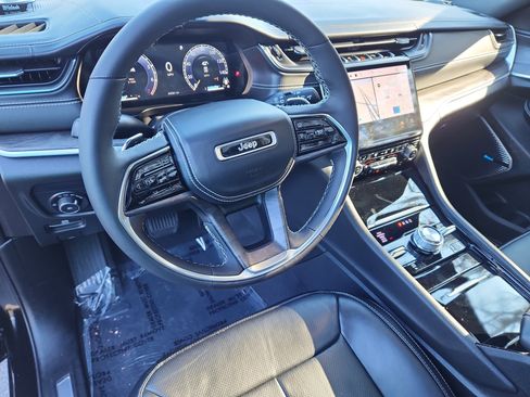 Used 2023 Jeep Grand Cherokee Overland image 15