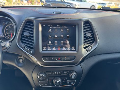 Used 2021 Jeep Cherokee Trailhawk w/ Technology Group image 12