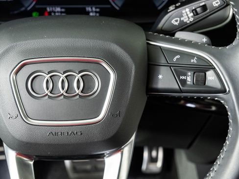 Used 2020 Audi Q8 Prestige AWD/4WD image 11