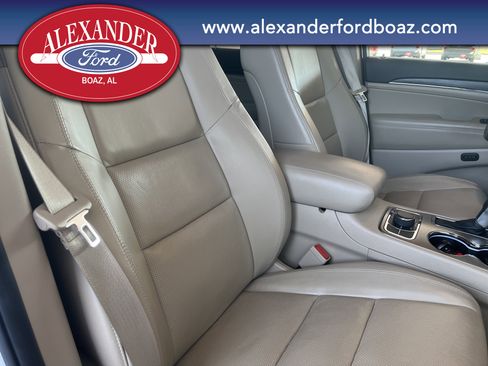 Used 2019 Jeep Grand Cherokee Limited w/ Luxury Group II image 16