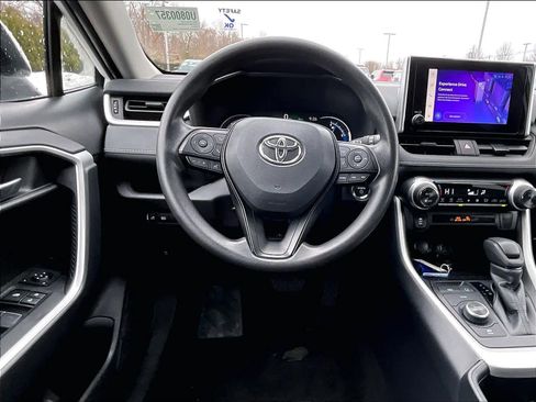 Used 2025 Toyota RAV4 XLE image 17