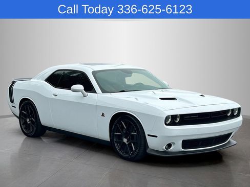 Used 2016 Dodge Challenger R/T Scat Pack w/ Leather Interior Group RWD image 7