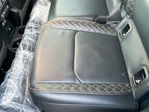 Used 2021 Jeep Gladiator Overland image 28