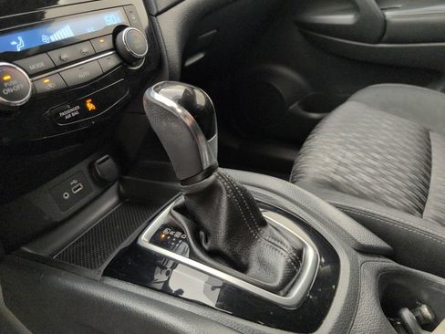 Used 2018 Nissan Rogue SV FWD image 38