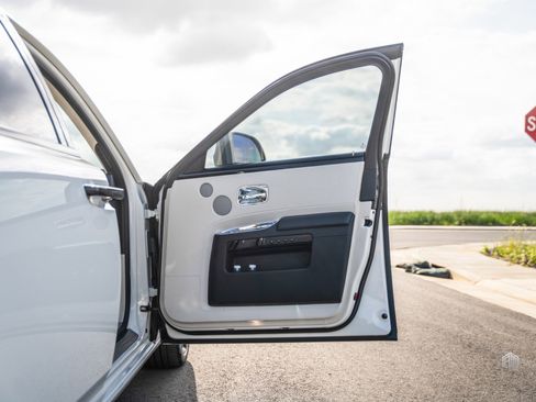 Used 2016 Rolls-Royce Ghost image 14