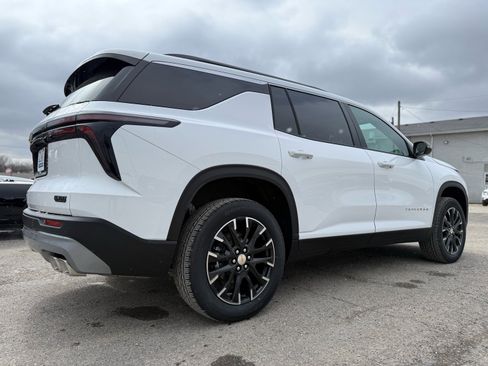 New 2026 Chevrolet Traverse LT image 8