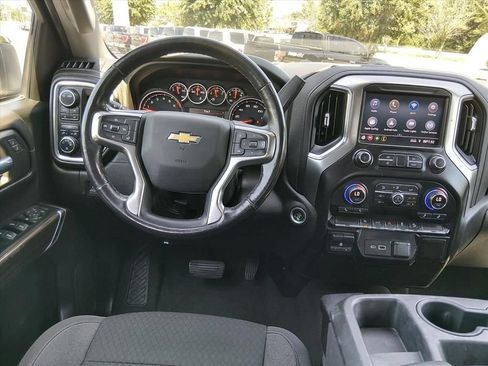 Used 2021 Chevrolet Silverado 1500 LT AWD/4WD image 11