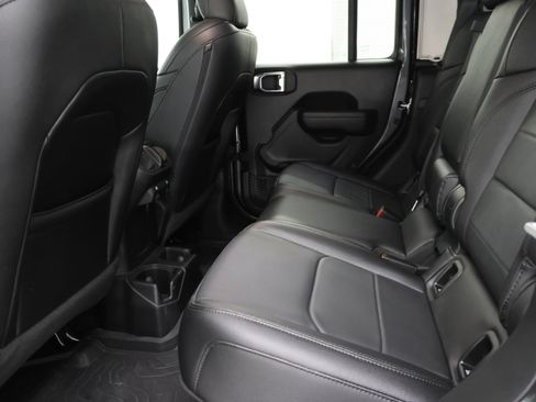 Used 2023 Jeep Gladiator Sport AWD/4WD image 35