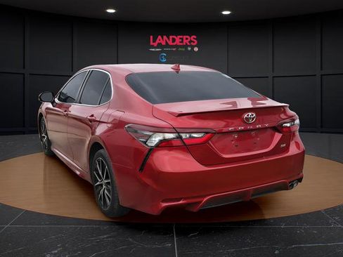 Used 2021 Toyota Camry SE FWD image 2