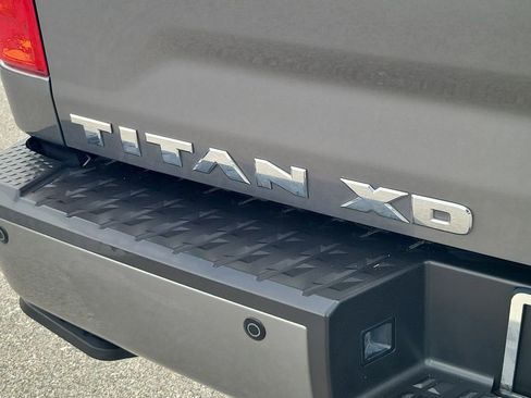 Used 2019 Nissan Titan PRO-4X w/ Pro-4x Convenience Package AWD/4WD image 13