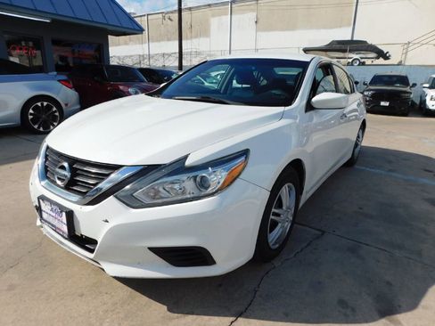 Used 2017 Nissan Altima 2.5 image 3