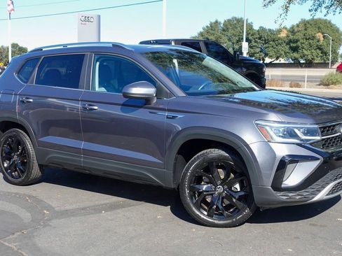 Used 2022 Volkswagen Taos SEL w/ Panoramic Sunroof Package image 2