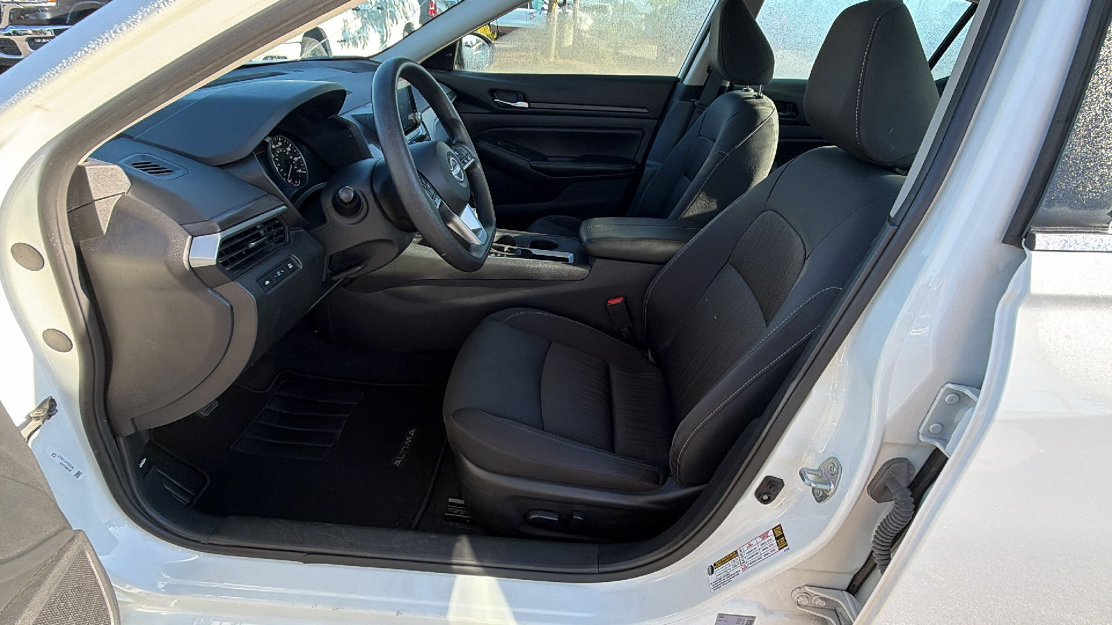 Used 2025 Nissan Altima 2.5 SV FWD image 16