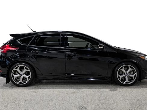 Used 2017 Ford Focus ST FWD image 5