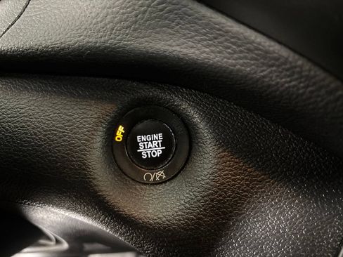 Used 2019 Jeep Cherokee Limited FWD image 16