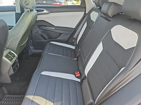 Used 2025 Volkswagen Taos SEL AWD/4WD image 12