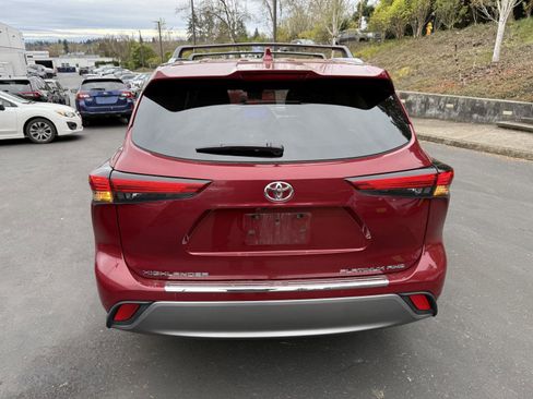 Used 2023 Toyota Highlander Platinum image 4