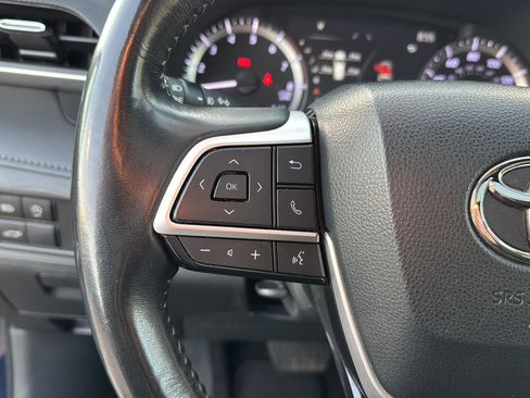 Certified 2023 Toyota Highlander XSE image 18