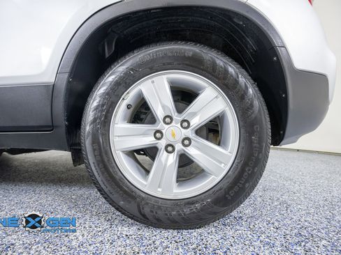 Used 2019 Chevrolet Trax LT w/ LT Convenience Package FWD image 44