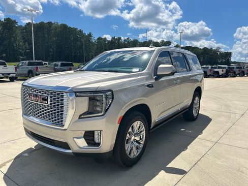Used 2022 GMC Yukon Denali RWD image 1