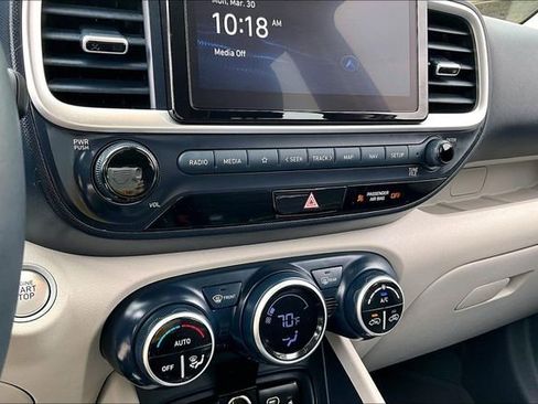 Used 2025 Hyundai Venue Limited image 23