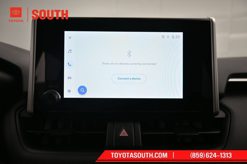 Used 2025 Toyota RAV4 XLE AWD/4WD image 15