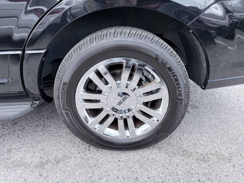 Used 2007 Lincoln Navigator 4WD image 9