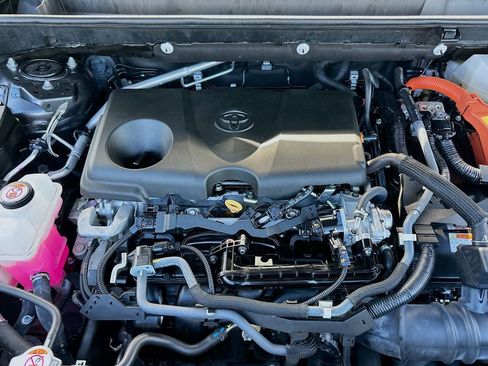 Used 2022 Toyota RAV4 XLE image 28