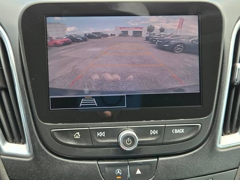 Used 2021 Chevrolet Malibu LT FWD image 16