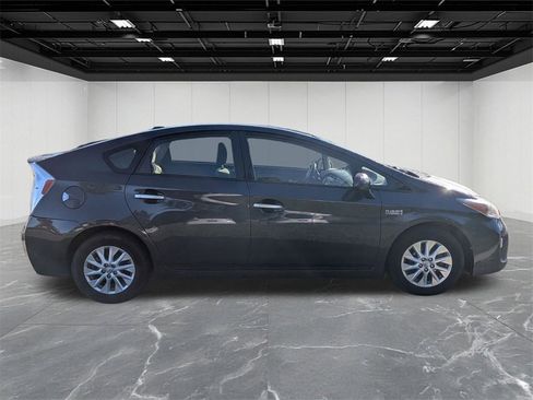 Used 2013 Toyota Prius Plug-In Hybrid image 6