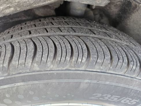 Used 2023 Chrysler Voyager LX FWD image 29