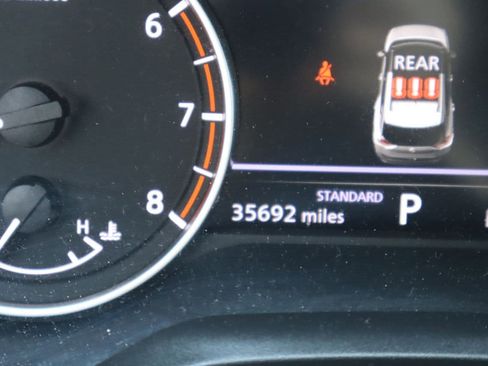 Used 2023 Nissan Rogue SV w/ SV Premium B Package FWD image 11