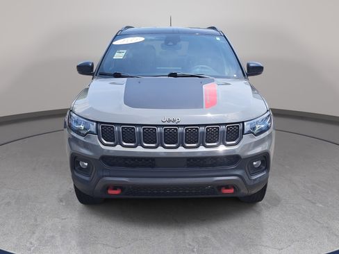 Used 2023 Jeep Compass Trailhawk AWD/4WD image 2